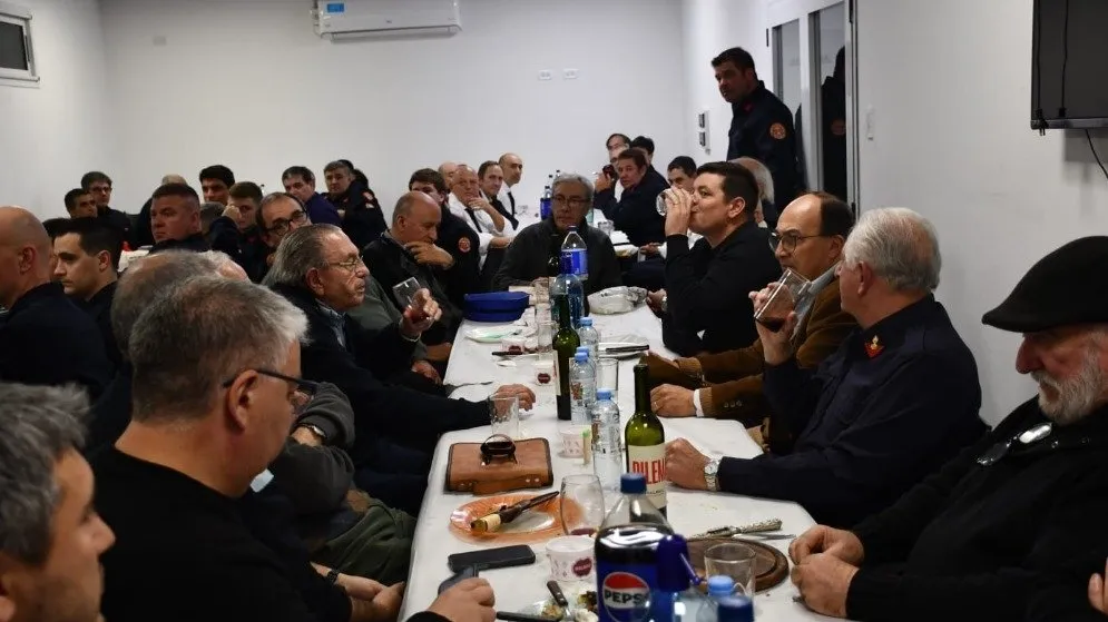 Cena por el Día de Bomberos 
